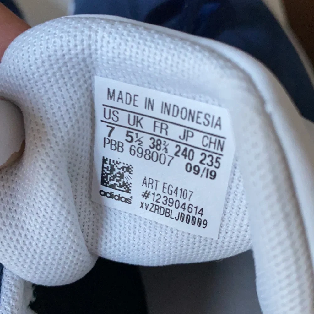 29:03 - Adidas VL Court 2.0 Skateboard Sneakers - Picture 6 of 10